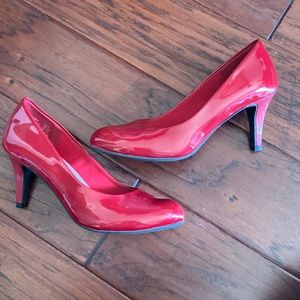 Red patent leather comfort plus by predictions closed toe heels